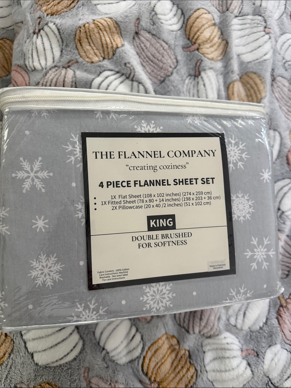 King 4-Piece Flannel Sheet Set - Light Gray Snowflake
